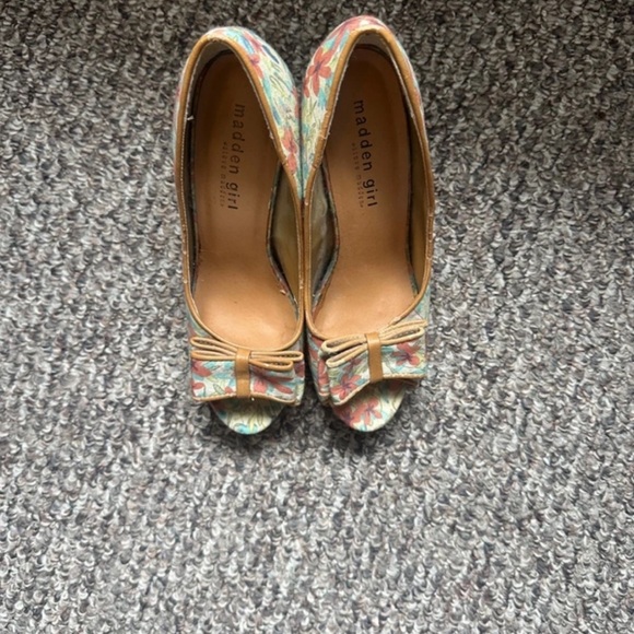 Madden Girl Shoes - Madden Girl Floral Bow Peep-Toe Heels in Coral, Aqua & Tan